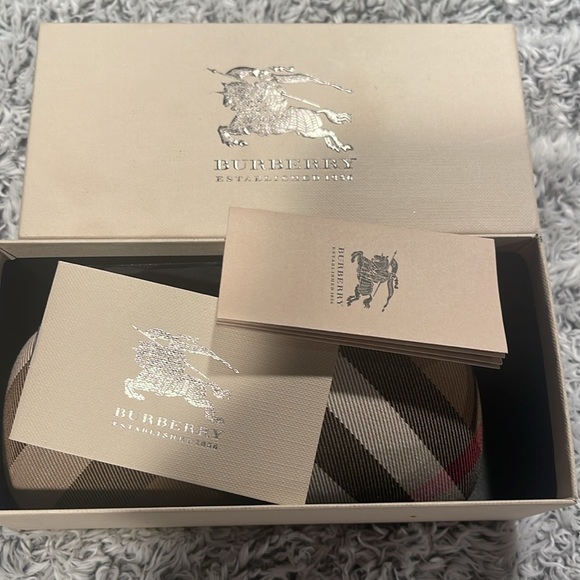 Burberry green 56 17 140 sunglasses new with tags box case - Picture 5 of 7